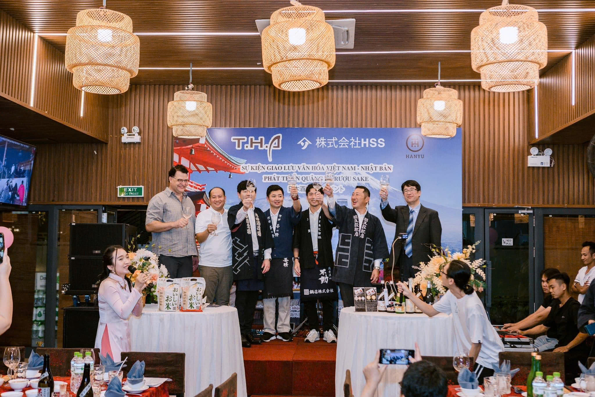 Tổ chức sự kiện & giao thương